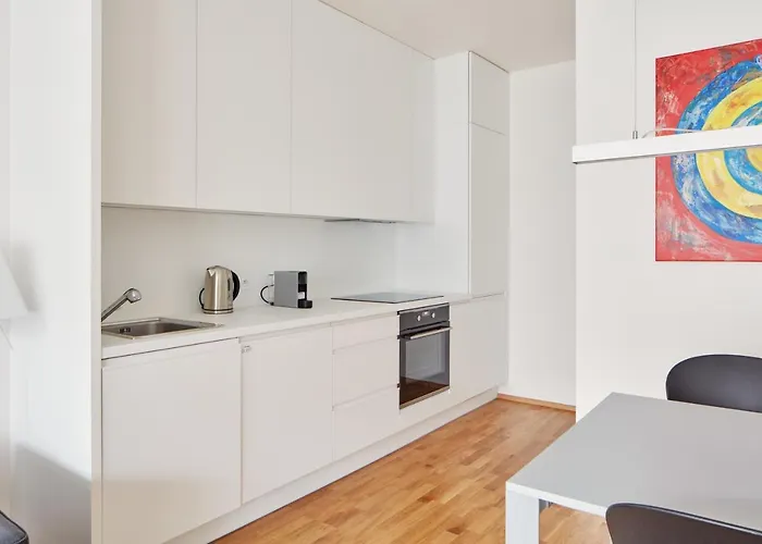 Prague Days - Designer Condo - Trendy Neighborhood